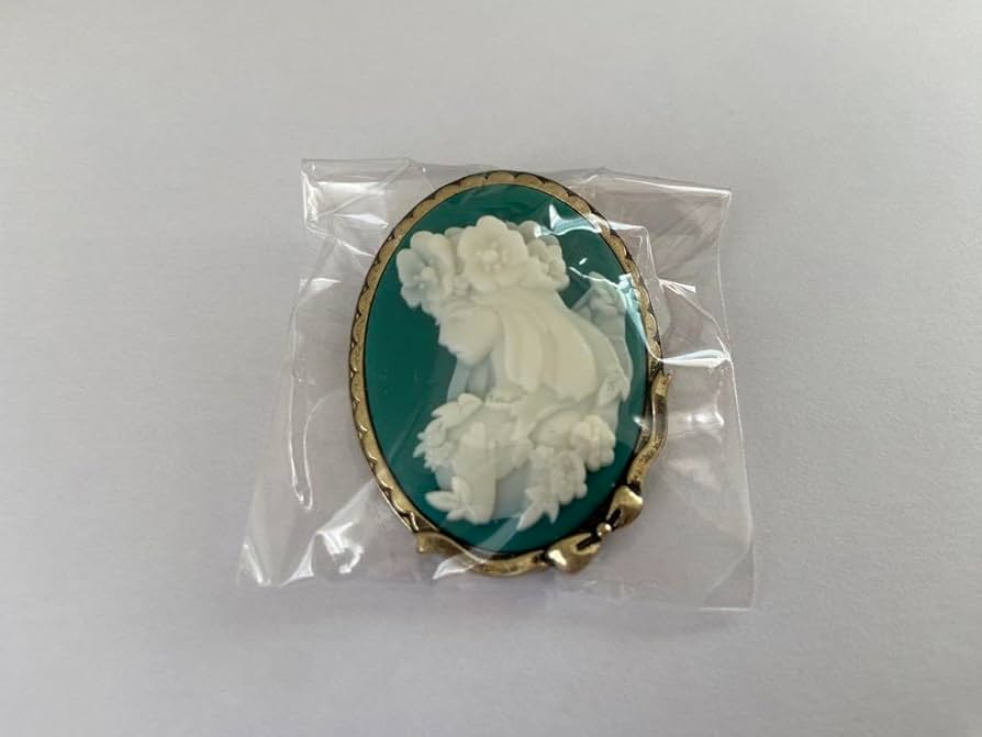 Amazon.co.jp: 【ジブリ】カメオブローチ【耳をすませば】エルフ